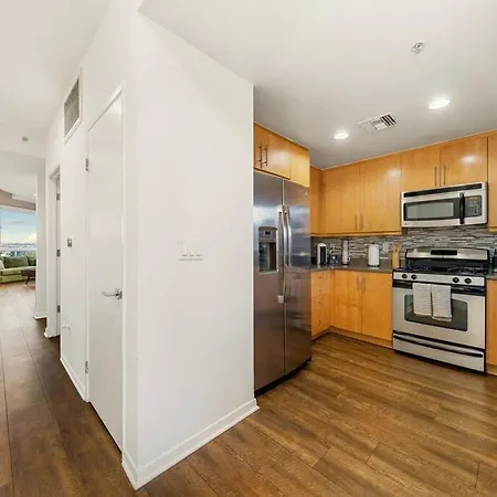 Ferienwohnung Skyline Oasis: Luxe 3-Floor Waterfront Penthouse